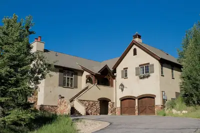 Image de Designer Sundance Mountain Home - Ski, Flyfish, Golf, Vélo, Randonnée
