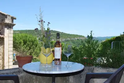 Image de Provence Maison Avec Montagne et vue sur la campagne et Bistro Next Door