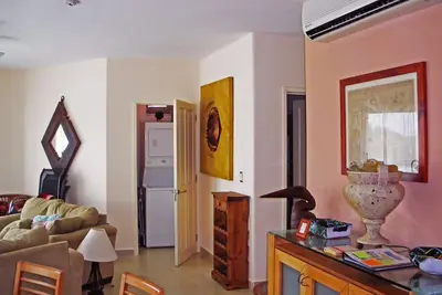 Image de 1 pâté de maisons de la 5e Avenue et 2 blocs de la Caraïbe