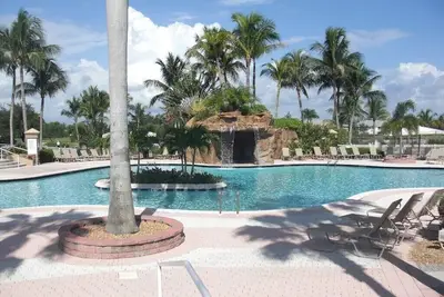 Image de Legends Golf and Country Club - Incroyable First Floor Condo avec vue sur le lac