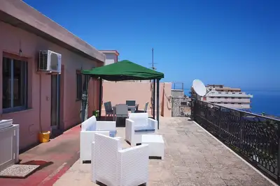 Penthouse-Suite avec solarium privé près de Taormina