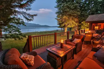 Image de Le paradis sur la péninsule du lac Almanor! ! Nouveau Deck Trex!