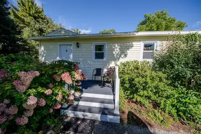 Image de Chalet confortable et pittoresque, Ă pied au centre-ville de Williamstown