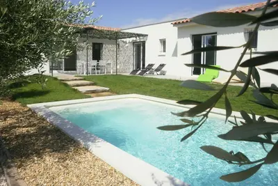 Image de Contemporary Villa Near Avignon En Provence…