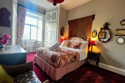 Image de Central Georgian Apartment with works of Art, Antiques and Free Parking