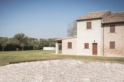 Image de Villa pour 24 personnes, piscine, campagne, Fano, véranda, mer à 1 km