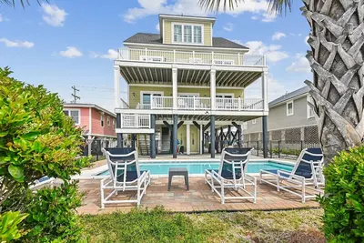 Image de Landshark, Luxury Oceanfront Cherry Grove Home with Game Room and Pool