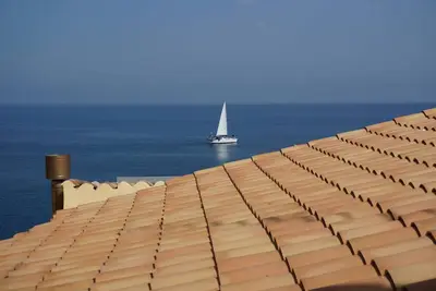 Image de Au milieu de la vieille ville, la mer et à 50 m de la plage. Jusqu'à 3 personnes