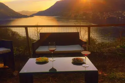 L'appartement est dans Pognana, un village authentique entre Côme et Bellagio.
