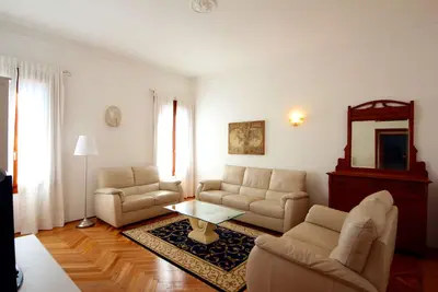 Image de Luxueux appartement de 200 mètres carrés avec jacuzzi