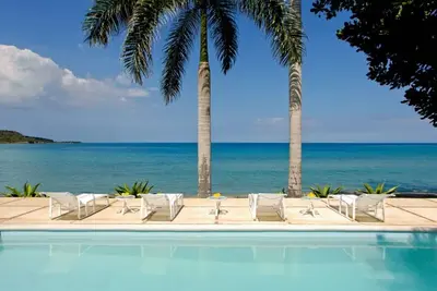 Image de Serenity Sur La Plage Jamaica - Villa 4 chambres en front de mer à Montego Bay