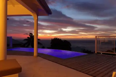 Image de Villa avec piscine privée, vue mer panoramique exceptionnelle