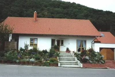 Image de Bel appartement dans une maison familiale bien entretenue