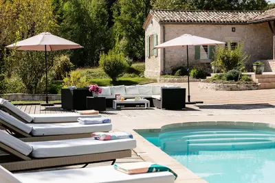 Image de Maison de charme avec piscine et jacuzzi