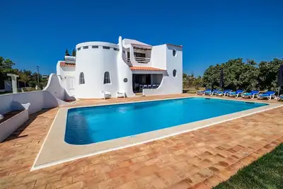 Image de Villa avec piscine privée, vue sur la mer, à 800m des plages, Carvoeiro