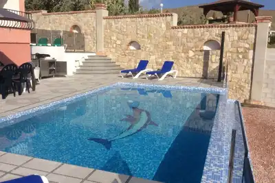 Image de Maison 4 Chambres Salon Piscine privée Terrasse Jardin Cloture