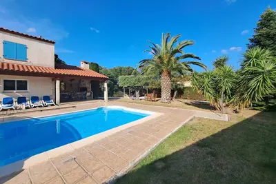 Image de Luxe 4 Chambres Villa Famille, Piscine, Wifi, climatisation, quartier calme, belle ville balnéaire