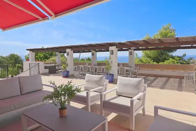 Image de Époustouflante villa de 7 chambres avec piscine et court de tennis éclairé