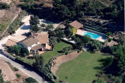 Image de Limite Bandol, 10 pers, chbres climatisées, piscine chauffée, 230m2, 10min plage