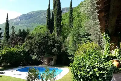 Image de authentique bergerie tout confort en harmonie avec la nature