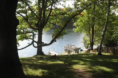 Charme Lakefront Cottage, de sable, plage privée, une excellente pêche