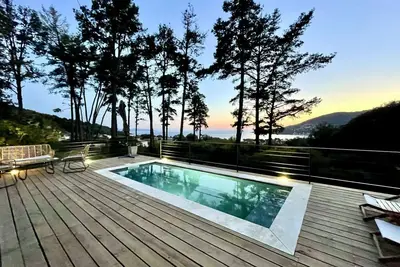 Image de Superbe villa piscine bord de mer, vue panoramique, 6 couchages, cuisine d'été, équipée