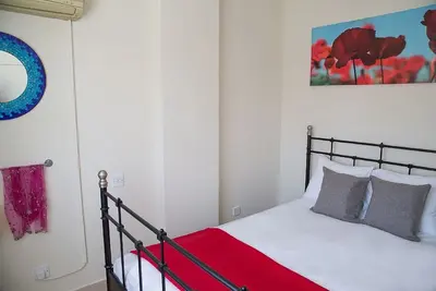 Appartement 1 chambre avec vue sur la piscine, situé au cœur de Tomb of the Kings Road