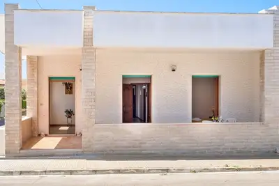 Image de Villa à 80 mètres de la plage (sable)