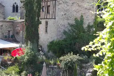 Image de Maison pittoresque et jardin dans le village historique