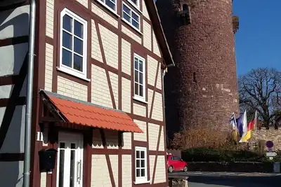 Image de Maison à colombages romantique directement sur la Rapunzelburg.