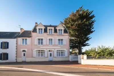 Image de Belle maison avec grand appartement et grand jardin. A seulement 400 mètres de la plage