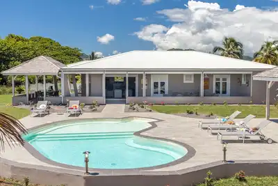 Image de Villa De Standing Les Pieds Dans L'Eau Plage Au Bout Du Jardin, Spot De Kitesurf