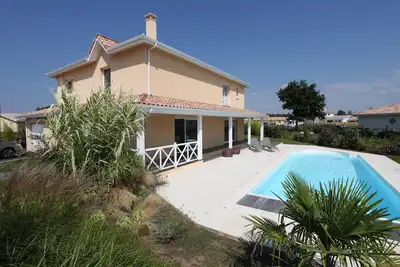 Image de Beautiful and warm villa in Arès Bassin Arcachon, swimming pool, large garden