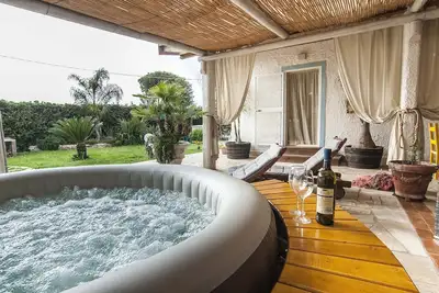 Image de Villa Exclusive Avec Piscine, Jacuzzi Et Jardin. *** Wifi gratuit ***