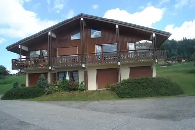Image de appartement dans un petit collectif d'un étage proche du centre du village