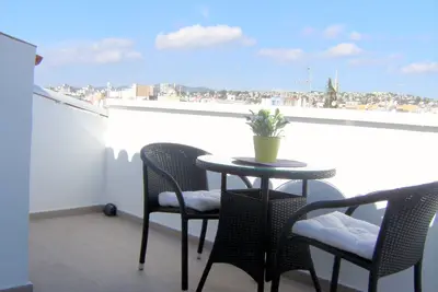 Image de Sitges centre. Free Wifi. Lumineux studio, terrasse, 20mètres plage. Très calme