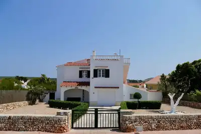 Image de Villa de qualité avec piscine privée et vue sur la mer à Santa Ana, Es Castell, Minorque