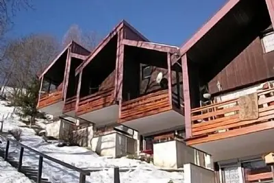 Image de Chalet moderne avec vue sur la montagne pleine de balcon sud