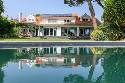 Image de Villa in Cascais with daily housekeeping 4 hours\/day. Private pool and garden