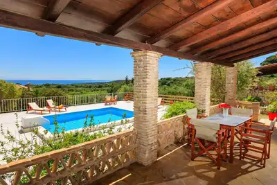 Image de Christina House 2 - Chambre Maison avec piscine privée, à Gerakas Zakynthos