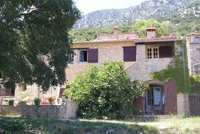 Image de Grande Maison De CARACTÈRE Dans Mas En Pierre, Au Calme Avec Piscine