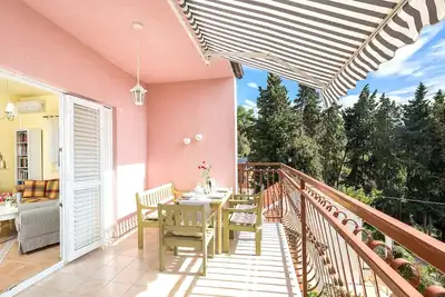 Image de SeaView Luxury Apartment * Villa Madalena * Sur tout l'étage supérieur d'une villa