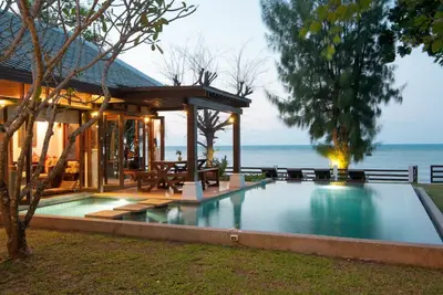Image de Directement sur la plage, piscine privée, Joli jardin (5 adultes. + 4 enfants)