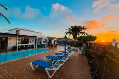 Image de Villa privée individuelle avec de belles vues sur la montagne