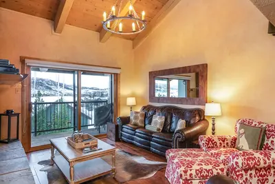 Image de Plafonds Vaulted, Gant Views-Walk / Bus Vers Gondola Square! Piscine Piscine 2 Br / 2 Ba