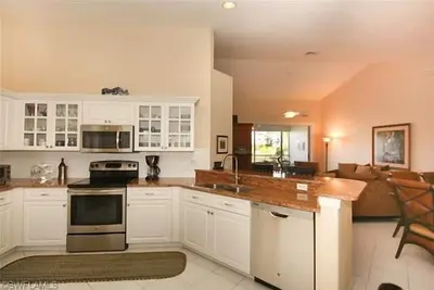 Image de Nouvelle inscription, luxueux rénové 2br, Condo 2Bath