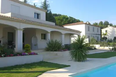 Image de Jolie maison avec piscine dans village calme - proximité Aix en Provence
