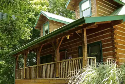 Image de Cabin on the Hill familial et convivial