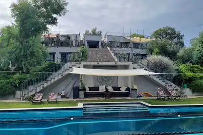 Image de Grand Unique - 8 chambres doubles avec salle de bains - 25 m Piscine - Gym - Mer et Montagne à proximité