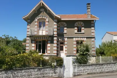 Image de Belle villa. À Pied de la plage, des restaurants, de la ville, des commerces bienvenus pour les familles, Wifi, 12pers